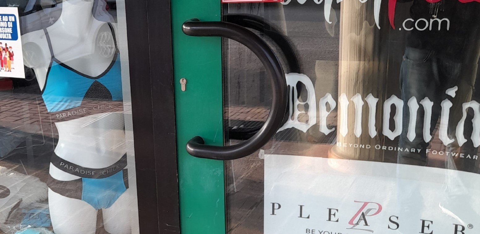 Il negozio italiano per pole dance e calzature gotiche